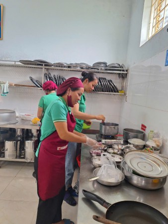 THI NHÂN VIÊN NUÔI DƯỠNG