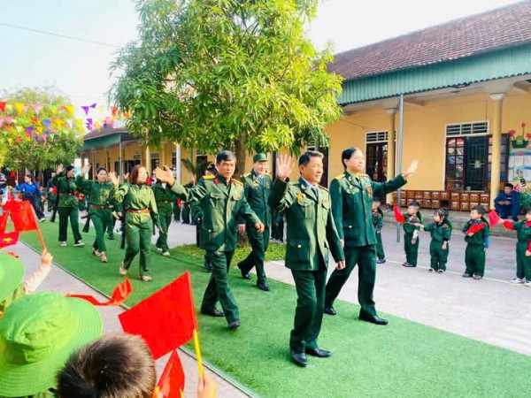 Trải nghiệm " Bé tập làm chiến sỹ"  các cháu mầm non Diễn Thành