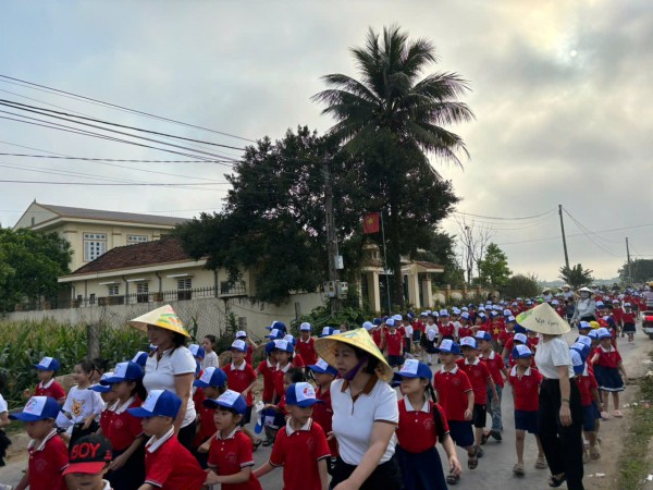 KHỐI  MẪU GIÁO LỚN 5-6 TUỔI THAM QUAN TRƯỜNG TIỂU HỌC