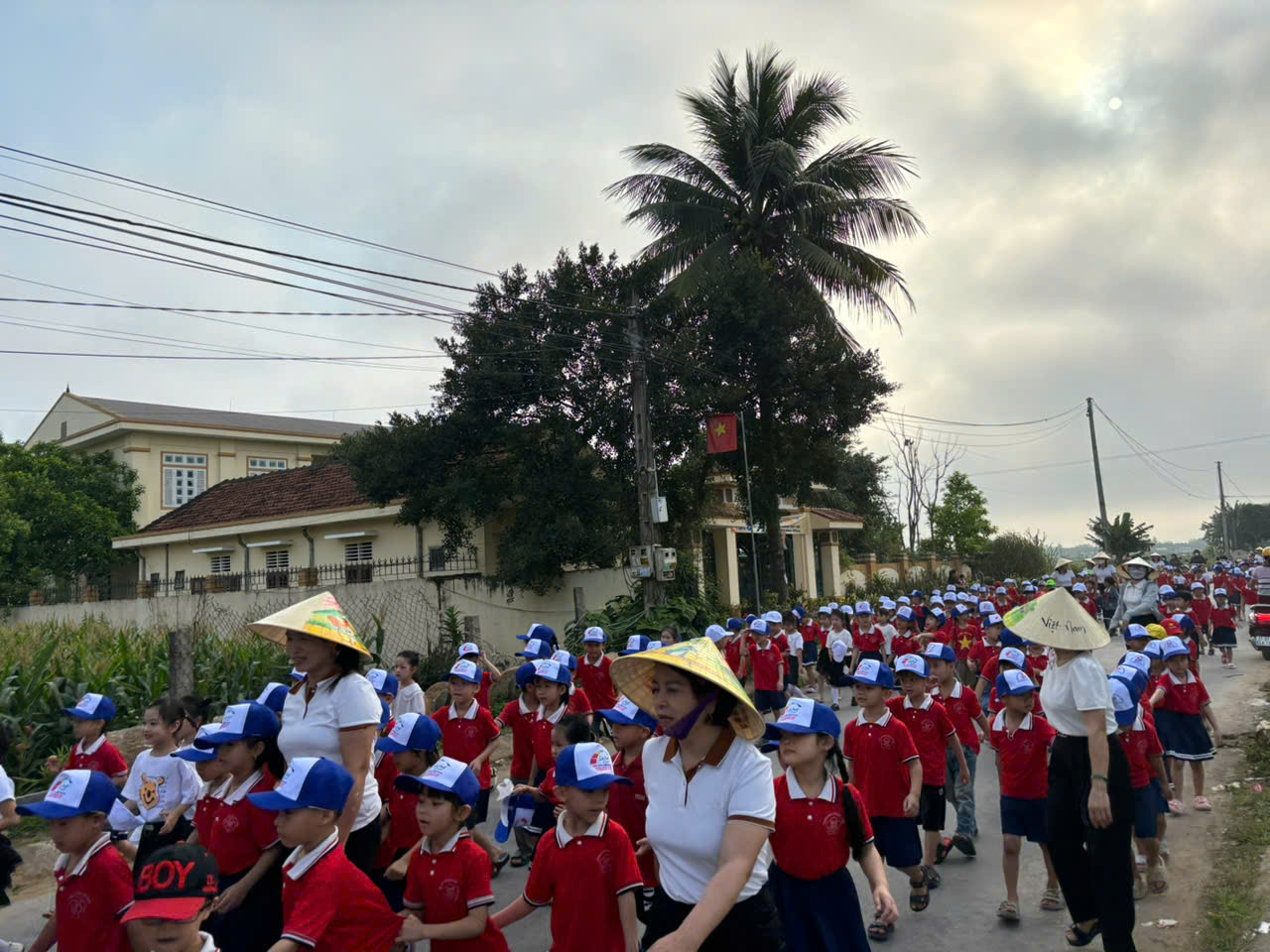 KHỐI  MẪU GIÁO LỚN 5-6 TUỔI THAM QUAN TRƯỜNG TIỂU HỌC