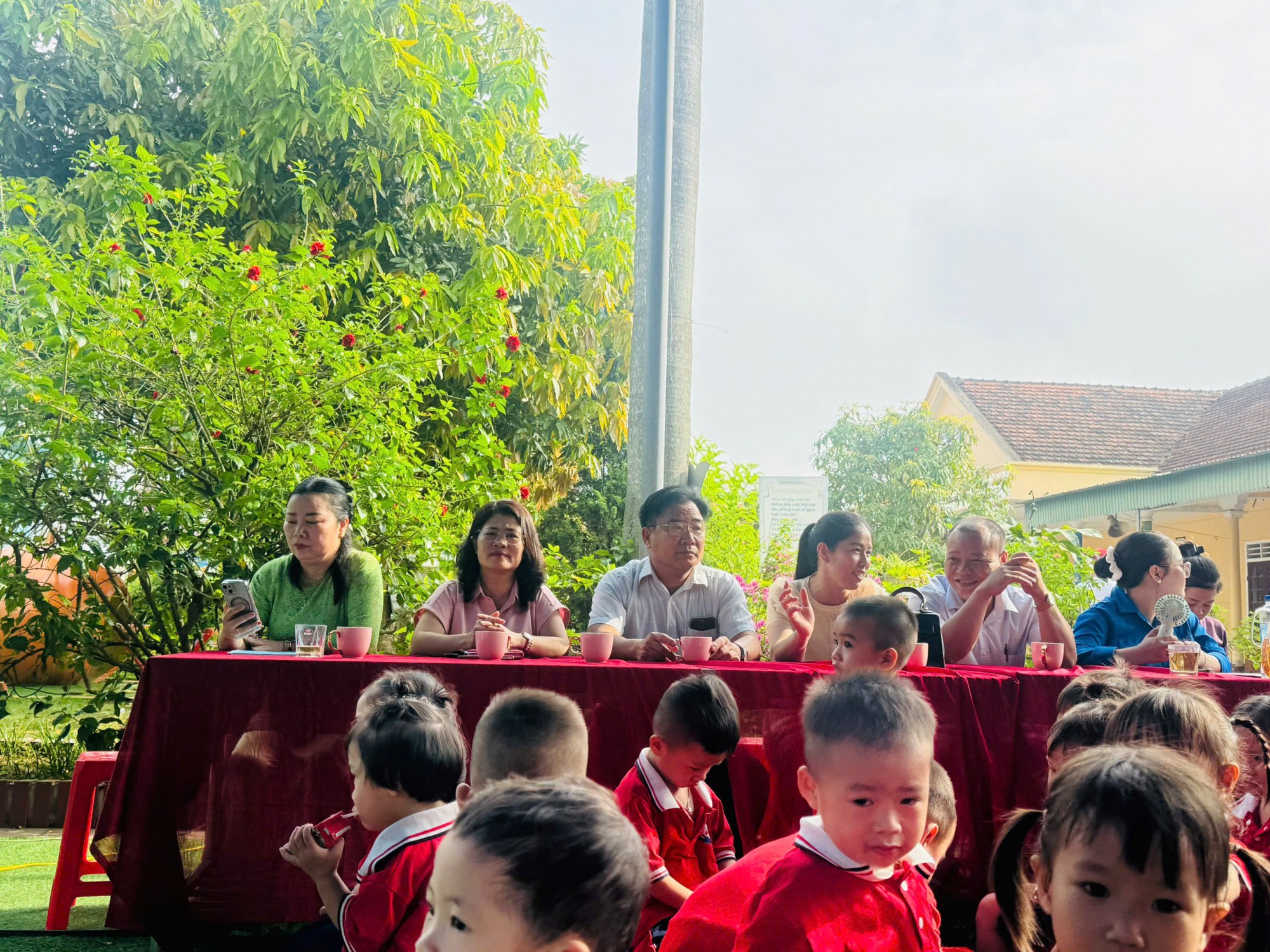 LỄ TỔNG KẾT NĂM HỌC 2024-2025     Năm học 2024-2025 của cô và trò Trường Mầm non Diễn Thành  đang dần khép lại với rất nhiều cảm xúc. Hôm nay, trường Mầm Non  long trọng tổ chức Lễ Tổng kết năm học với mong muốn mang đến cho các con niềm vui, sự tự h