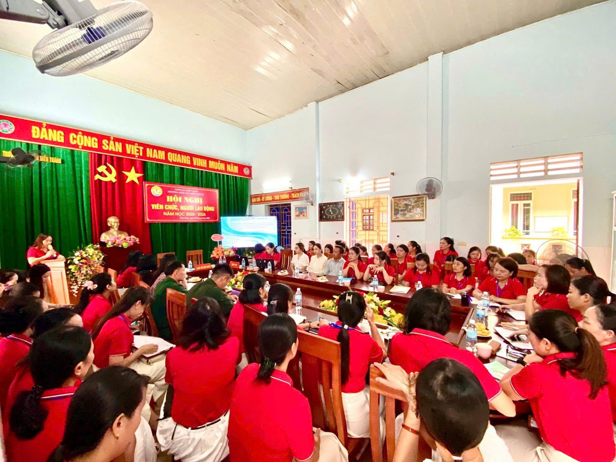 HỘI NGHỊ VIÊN CHỨC , NGƯỜI LAO ĐỘNG NĂM HỌC 2025-2026 - TRƯỜNG MN DIỄN THÀNH