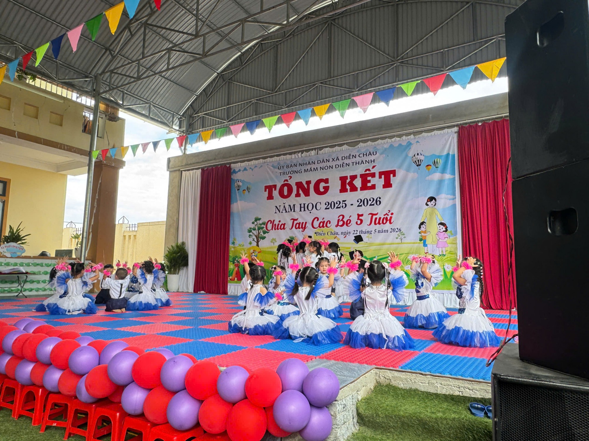 Cháu múa tổng kết